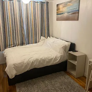 Apartment Two Bedroom Flat In Greenwich Near The 02, London